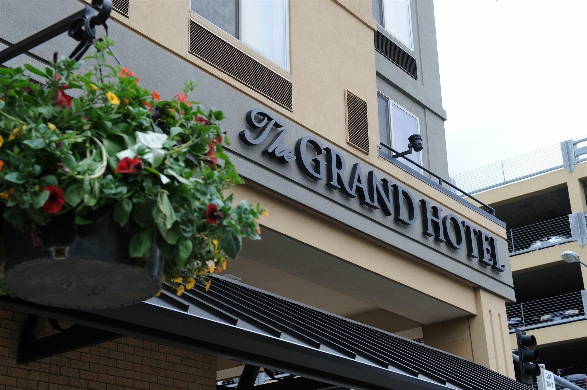 The Grand Hotel In Salem Bagian luar foto